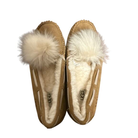 UGG Tan Sheepskin Suede Pompom Moccasin Slip On Shearling Slippers Size 8.5 - Picture 5 of 7